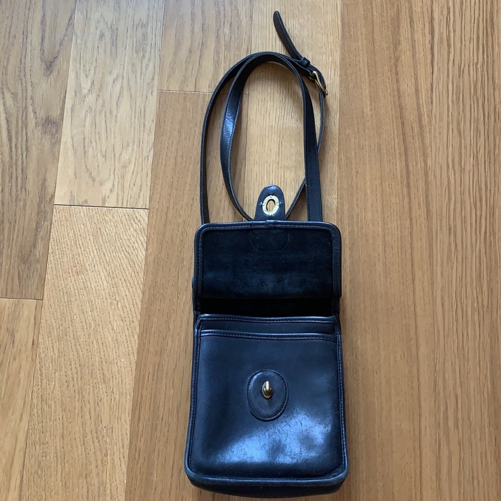 Vintage Crossbody Coach Handbag - Picture 2 of 3